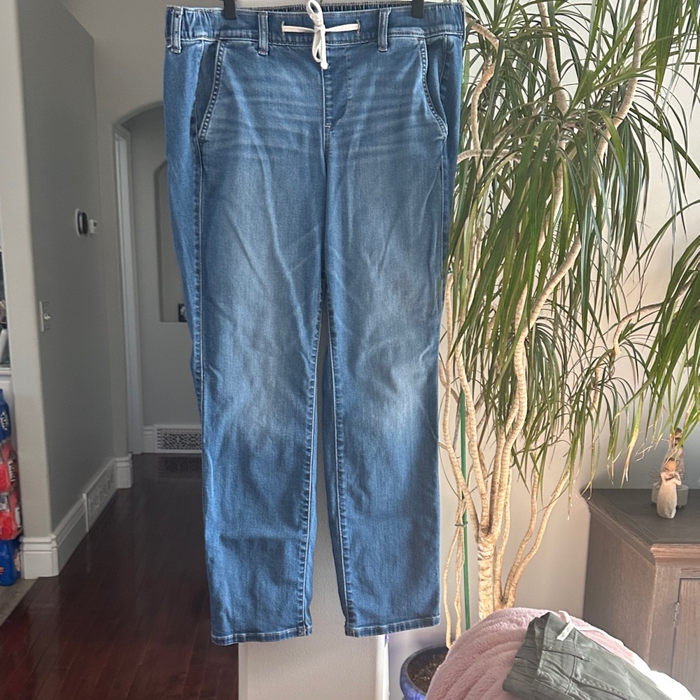 Torrid SZ 0R Weekend Boyfriend Mid-Rise Straight Jean